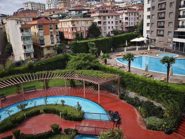PENDİK’TE SİTE İÇİNDE 2+1 | 135 M² BRÜT | 2 BANYO | MERKEZİ ISITMALI | BALKONLU
