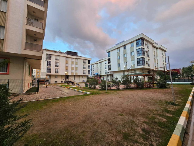 SANCAKTEPE OSMANGAZI SITE İÇI 3+1 GÜVENLIKLI METRO YAKIN