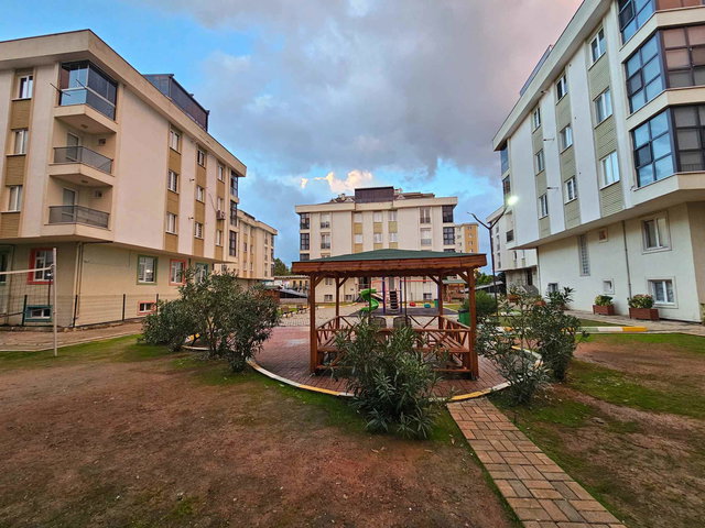 SANCAKTEPE OSMANGAZI SITE İÇI 3+1 GÜVENLIKLI METRO YAKIN
