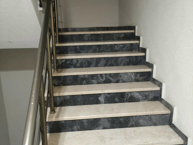 ÇAYIROVA ÖZGÜRLÜK MAHALLESİNDE SATILIK 2+1 ARA KAT DAİRE