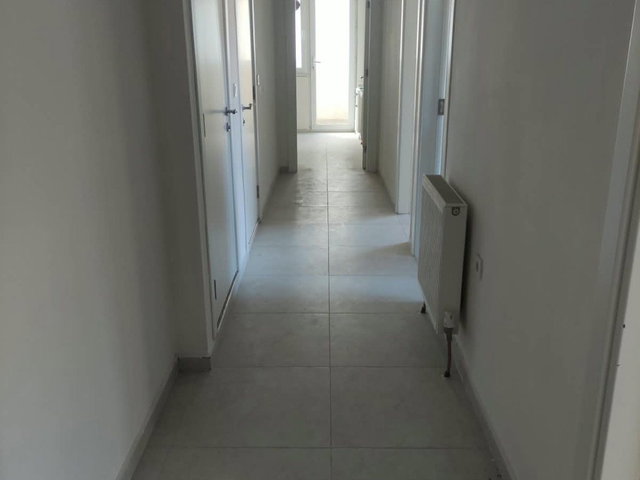 ÇAYIROVA ÖZGÜRLÜK MAHALLESİNDE SATILIK 2+1 ARA KAT DAİRE