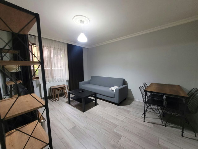 MALTEPE’DE EŞYALI 1+1 KİRALIK DAİRE | BALKONLU, KOMBİLİ, GİRİŞ KAT