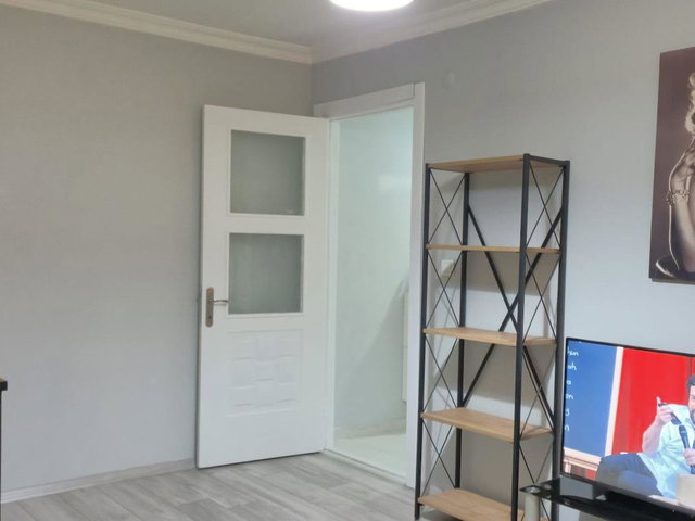 MALTEPE’DE EŞYALI 1+1 KİRALIK DAİRE | BALKONLU, KOMBİLİ, GİRİŞ KAT