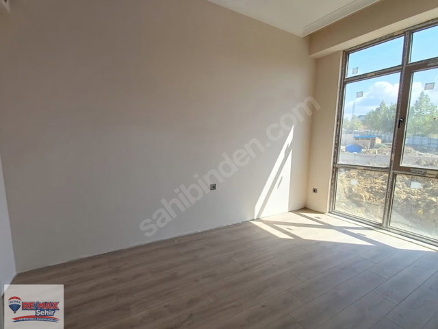 REMAX ŞEHİR DEN BİLGİÇ MEYDAN DA 1+1 SATILIK KÖŞE DAİRE