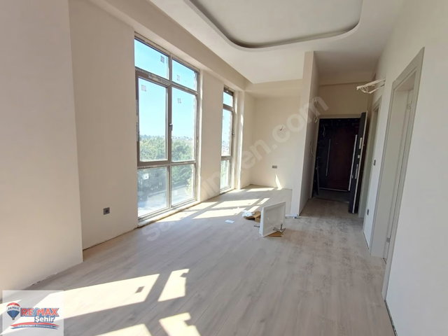 REMAX ŞEHİR DEN BİLGİÇ MEYDAN DA 1+1 SATILIK KÖŞE DAİRE