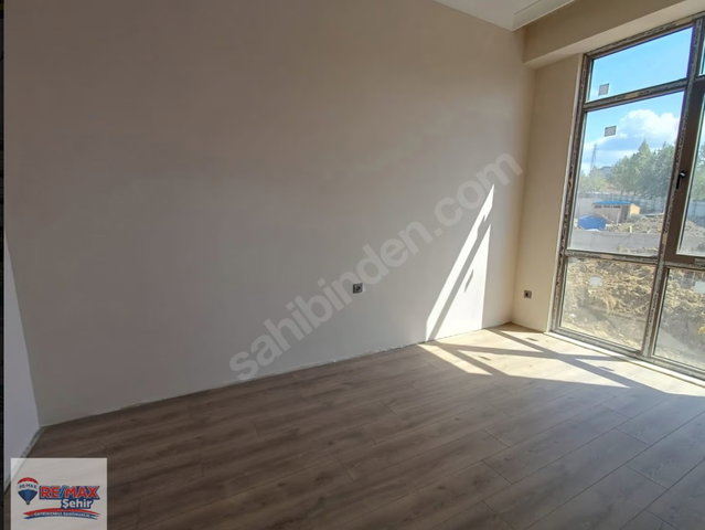 REMAX ŞEHİR DEN BİLGİÇ MEYDAN DA 1+1 SATILIK KÖŞE DAİRE