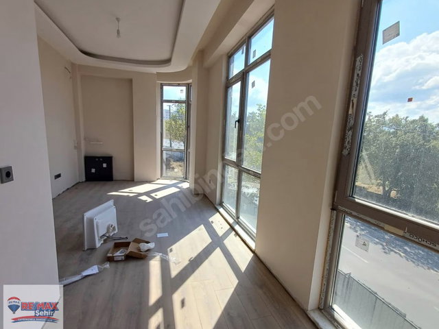 REMAX ŞEHİR DEN BİLGİÇ MEYDAN DA 1+1 SATILIK KÖŞE DAİRE