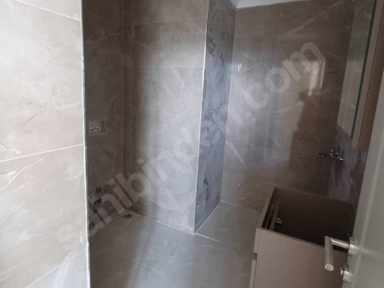 REMAX ŞEHİR DEN BİLGİÇ MEYDAN DA 1+1 SATILIK KÖŞE DAİRE