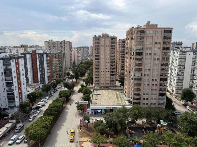 RE/MAX OVA’DAN ÇUKUROVA TOROS MAHALLESİ’NDE PANORAMİK MANZARALI EŞYALI 4+1 SATILIK DAİRE