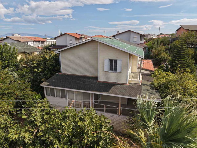 ÇEŞME DALYAN’DA 3+1, 2 KATLI, 3 CEPHELİ SATILIK VİLLA