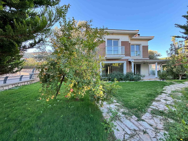 REMAX YELKEN'DEN GÜZELBAHÇE DE HAVUZLU,GÜVENLİKLİ SİTE İÇİ ,TAM MÜSTAKİL