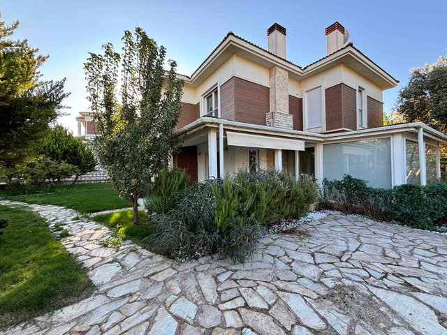 REMAX YELKEN'DEN GÜZELBAHÇE DE HAVUZLU,GÜVENLİKLİ SİTE İÇİ ,TAM MÜSTAKİL