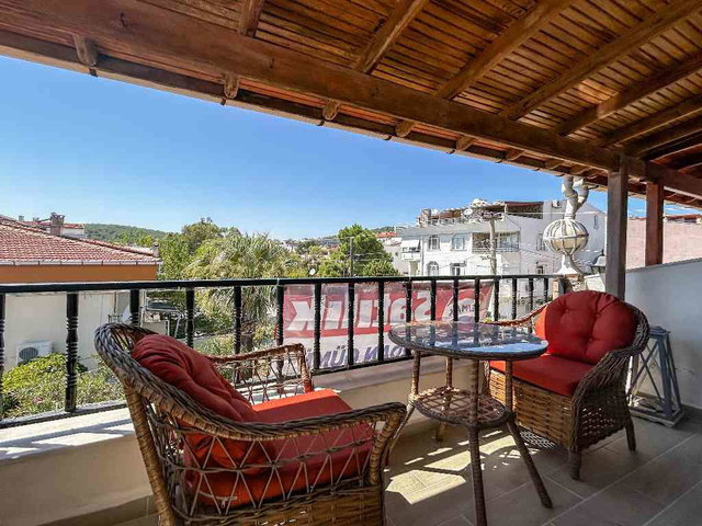 AYVALIK SİNPAŞ KONUTLARI DENİZE YAKIN BAKIMLI 2+1 VİLLA