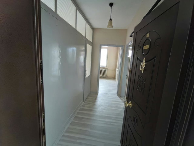 RE/MAX MOD'DAN İSTİKLAL OKULLARI YAKINI SON KAT KİRALIK 2+1 DAİRE