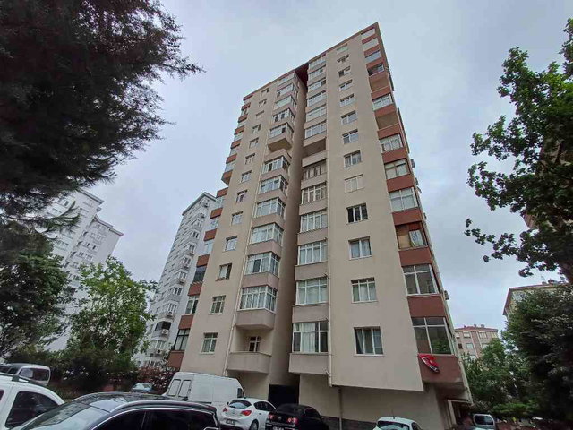 ATAŞEHİR İÇERENKÖY 2. GÜL SİTESİ SATILIK ARAKAT DAİRE,​