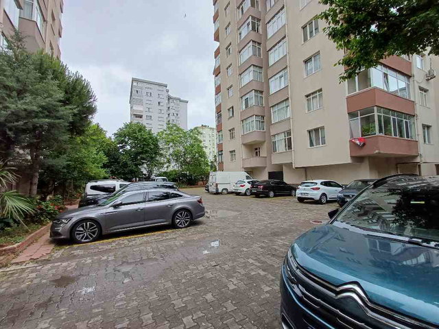 ATAŞEHİR İÇERENKÖY 2. GÜL SİTESİ SATILIK ARAKAT DAİRE,​