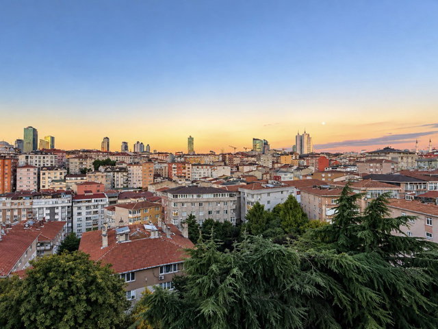 REMAX PRO’DAN ŞİŞLİ MECİDİYEKÖY’DE YEŞİLLİKLER İÇERİSİNDE NEZİH SİTEDE SATILIK 3+1 DAİRE
