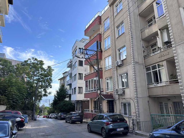 İZMİT’TE 240 M² BRÜT 4+2 ÇATI KATI DAİRE | 2 BANYO, 3 WC, BALKON | KREDİYE UYGUN