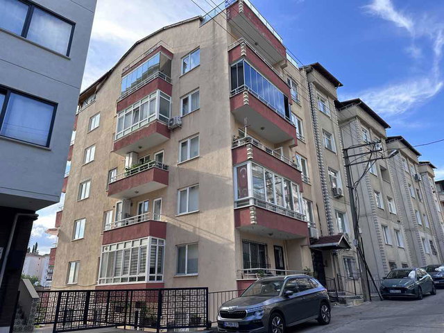 İZMİT’TE 240 M² BRÜT 4+2 ÇATI KATI DAİRE | 2 BANYO, 3 WC, BALKON | KREDİYE UYGUN