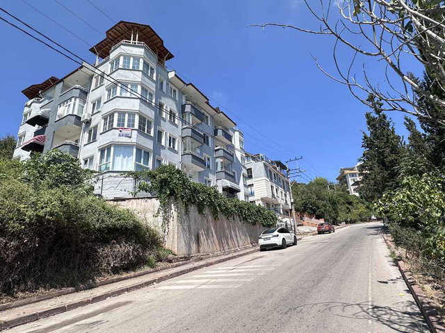 İZMİT’TE 3+1 | 135 M² BRÜT | 2. KAT | BALKONLU, BOŞ VE KREDİYE UYGUN DAİRE