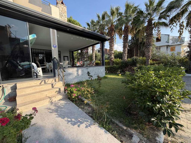 KUŞADASI AVM YANI BATI YAKASI SITESI‘NDE SATILIK KÖŞE KONUM VILLA