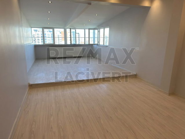 RE/MAX LACİVERT'TEN ŞELALE EVLER'DE FULL YAPILI 4+1 SATILIK DAİRE