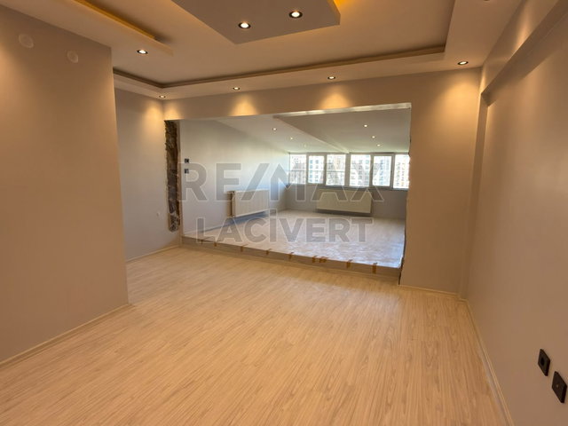 RE/MAX LACİVERT'TEN ŞELALE EVLER'DE FULL YAPILI 4+1 SATILIK DAİRE