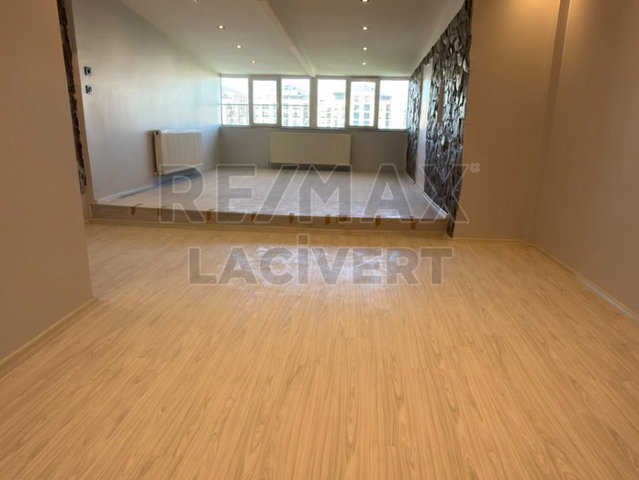 RE/MAX LACİVERT'TEN ŞELALE EVLER'DE FULL YAPILI 4+1 SATILIK DAİRE