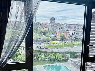 EMİNE GÖKTÜRK,DEN İNİSTANBUL,DA HAVUZ MANZARALI BÜYÜK 3+1