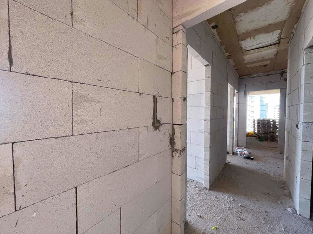 BOSTANCI'NIN MERKEZI'NDE MARMARAY YANI SAHILE 2 DK SATILIK 3+1