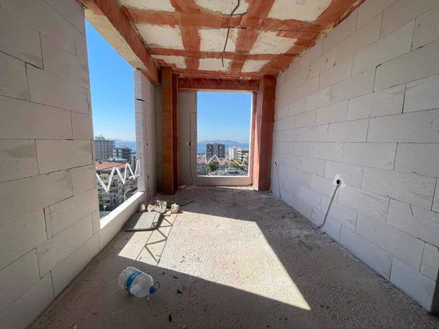 BOSTANCI'NIN MERKEZI'NDE MARMARAY YANI SAHILE 2 DK SATILIK 3+1