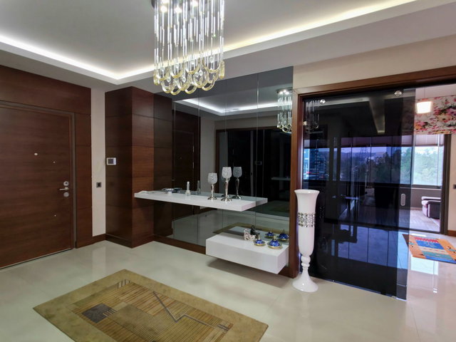 PARK MAHAL ŞIK YAPILI TAM MOBİLYALI 220 M2 4+1 KİRALIK
