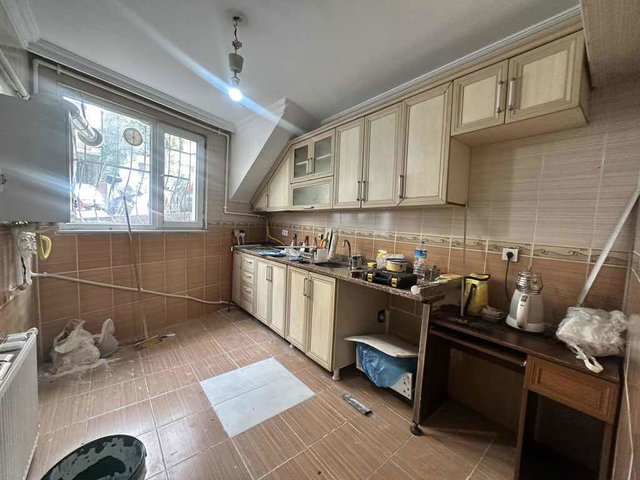 BAĞLARBAŞINDA SATILIK 2+1 TADİLATLI YÜKSEK CAMLI BODRUM KAT SATILIK