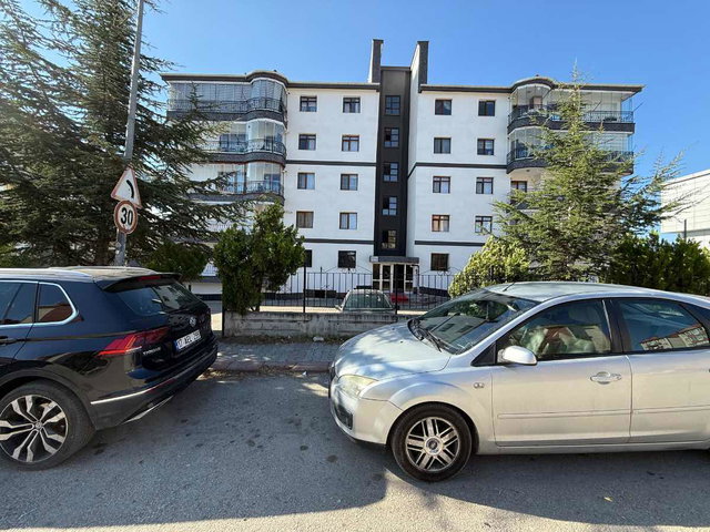 YENİMAHELLE SERHAT MAH ULAŞIM SORUNU OLMAYAN GENİŞ TİP 3+1 DAİRE