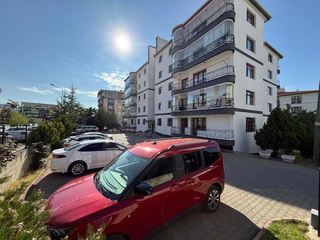 YENİMAHELLE SERHAT MAH ULAŞIM SORUNU OLMAYAN GENİŞ TİP 3+1 DAİRE