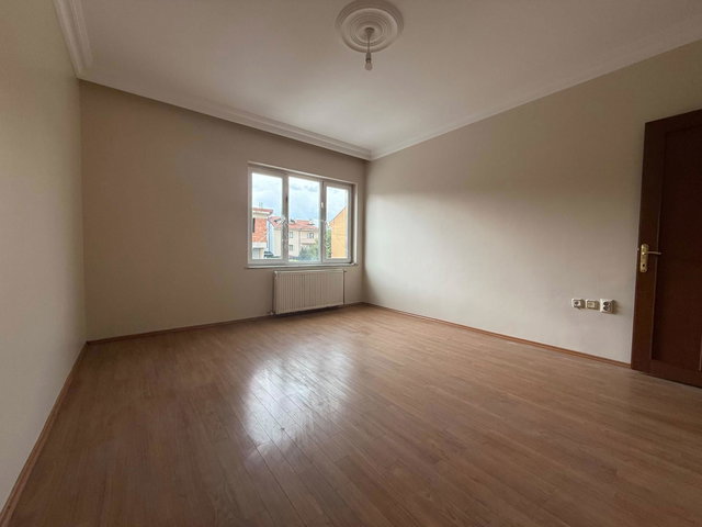 ADAPAZARI ORTA MAHALLE’DE ŞEHRİN MERKEZİNDE, KONFORLU VE ELİT 3+1 SATILIK DAİRE