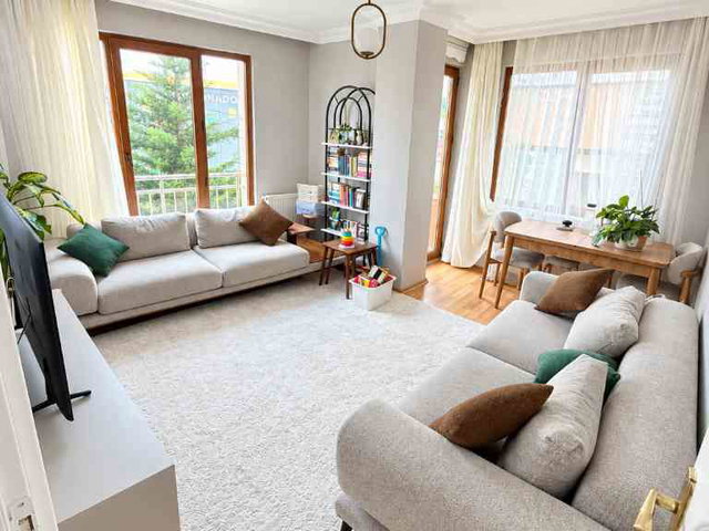 ÇEKMEKÖY MİMAR SİNAN MAHALLESİ'NDE MERKEZ LOKASYONUNDA 1 KAT 2 ARTI 1 SATILIK DAİRE