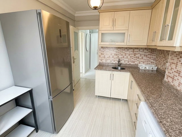 ÇEKMEKÖY MİMAR SİNAN MAHALLESİ'NDE MERKEZ LOKASYONUNDA 1 KAT 2 ARTI 1 SATILIK DAİRE