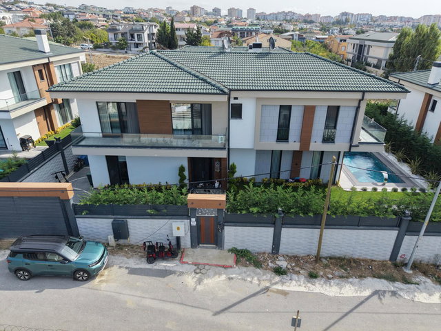 GÜZELCEDE ÖZEL TASARIM 7+1 HAVUZLU, SAUNALI SATILIK VİLLA