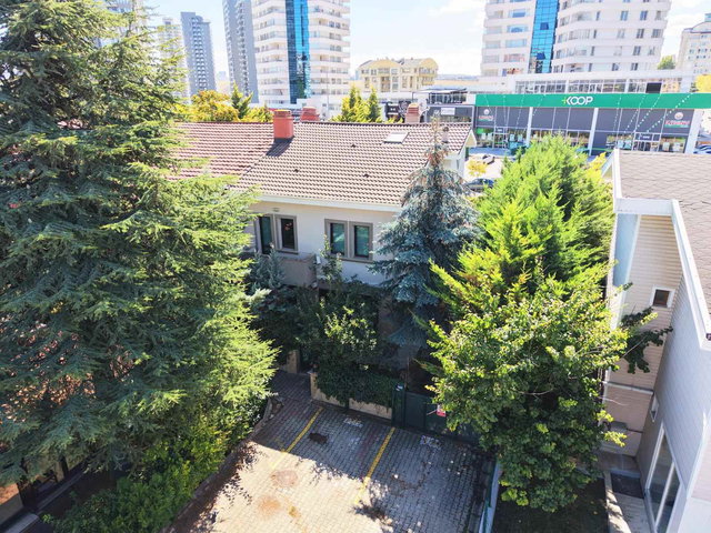 YAŞAMKENT’TE, YEŞİLLİKLER İÇİNDE HUZURLU BİR VİLLA YAŞAMI