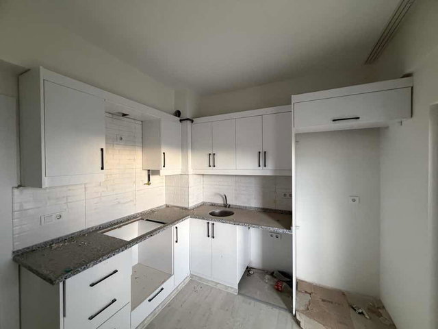 REMAX EDE DEN ANA CADDE ÜZERİ SATILIK 3+1