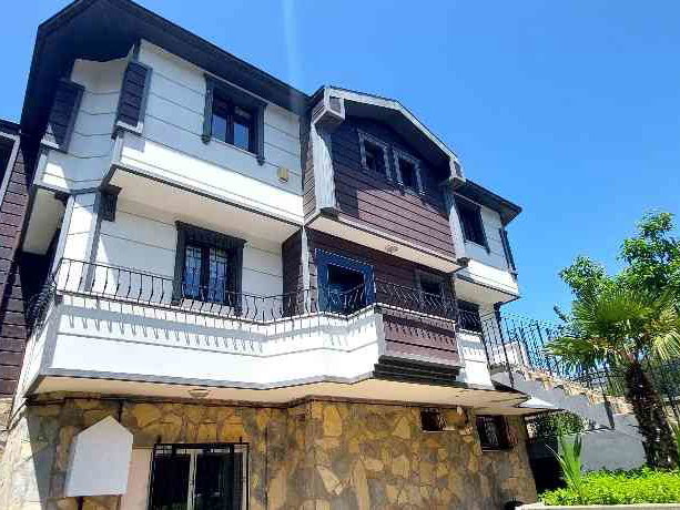 ŞİLE'DE MÜSTAKİL HAVUZLU KISMEN DENİZ MANZARALI GENİŞ 6+1 KİRALIK VİLLA