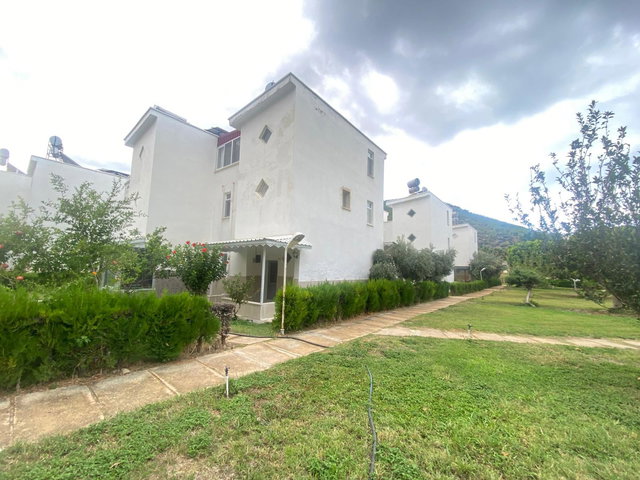 GÜLNAR SİPAHİLİ BAHA SİTESİ’NDE HAVUZLU 5+1 VİLLA