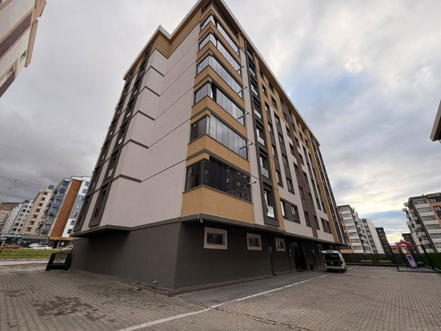 REMAX ARTIS'TEN YILDIZKENT VIRA BULVAR'DA SATILIK 4+1 DAIRE