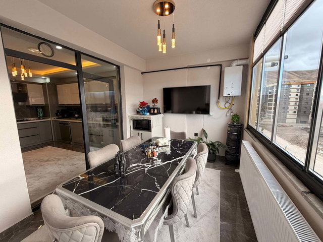 REMAX ARTIS'TEN YILDIZKENT VIRA BULVAR'DA SATILIK 4+1 DAIRE