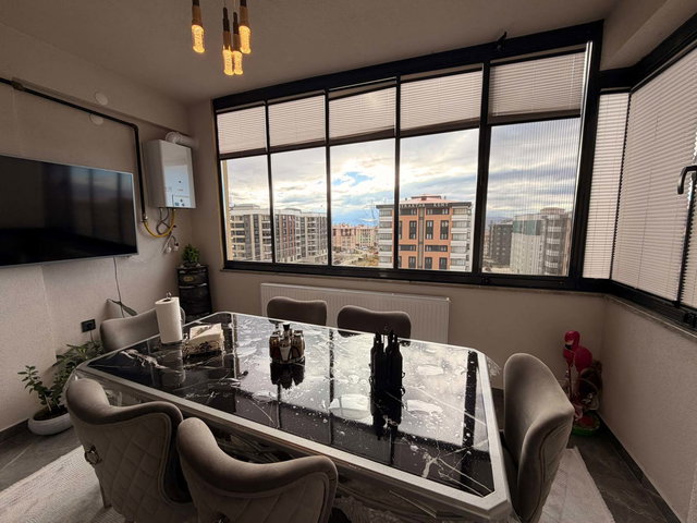 REMAX ARTIS'TEN YILDIZKENT VIRA BULVAR'DA SATILIK 4+1 DAIRE
