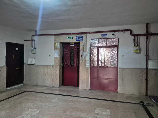 RE/MAX LACİVERT'TEN KAYAKYOL'NDA SATILIK 3+1 DAİRE