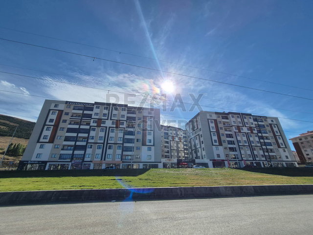 RE/MAX LACİVERT'TEN YILDIZKENT'TE SATILIK 3+1 DAİRE