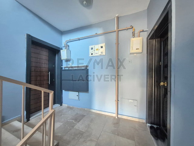 RE/MAX LACİVERT'TEN YILDIZKENT'TE SATILIK 3+1 DAİRE