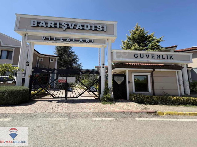 DEĞİRMENDERE BARIŞ VADİSİ SİTESİNDE SATILIK 6+2 TRİPLEKS VİLLA